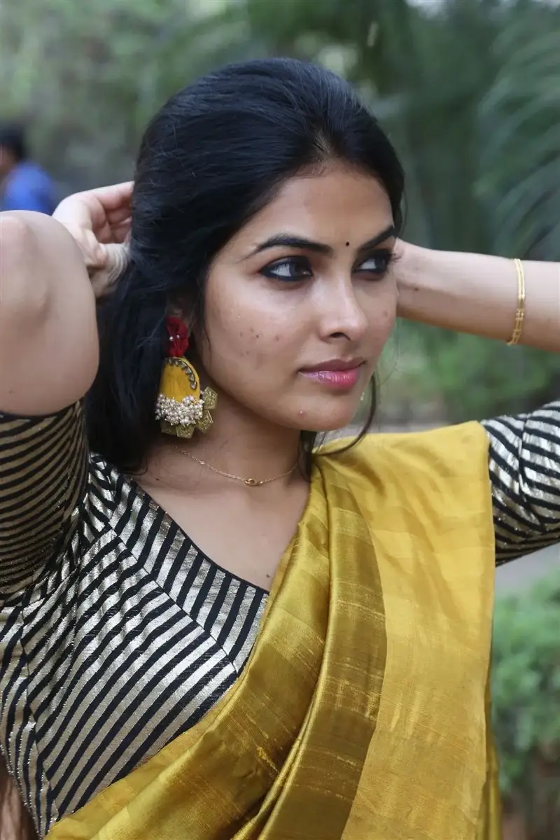 ACTRESS DIVI VADTHYA IN YELLOW SAREE AT LAMBASINGI MOVIE MEET 4